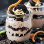Halloween dessert met Oreo’s en snoepwormen